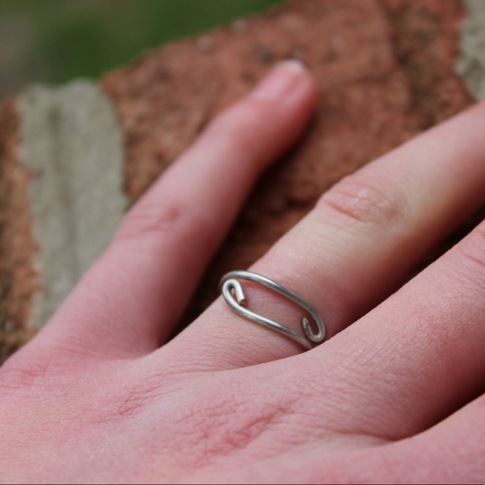 Wavy ring
